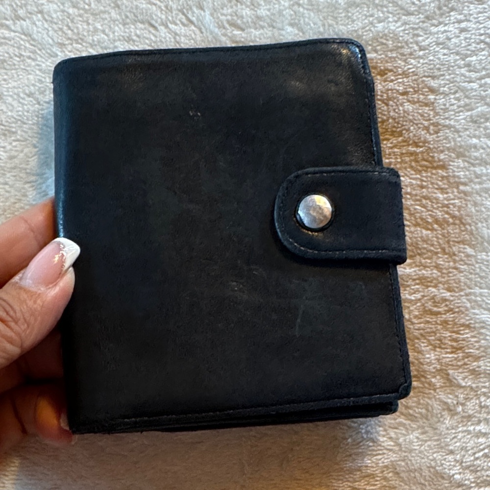 CHANEL Black Leather Wallet - Picture 3 of 8